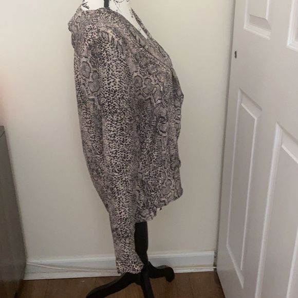 Guess Leopard V neck Blouse - Picture 3 of 5